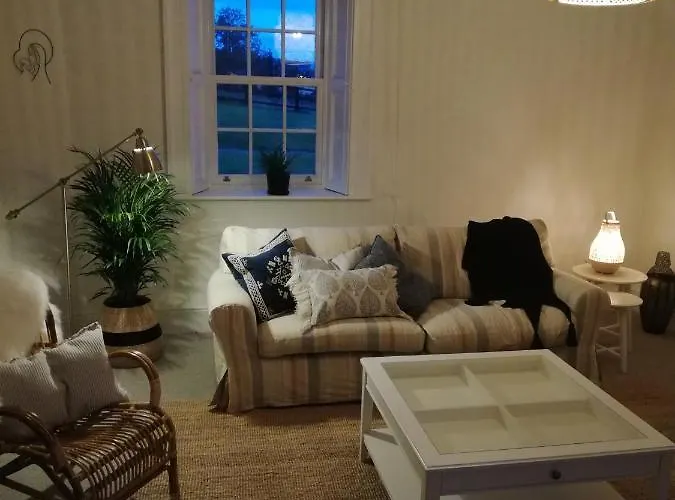 Next Door At Broomfield House Feriehus